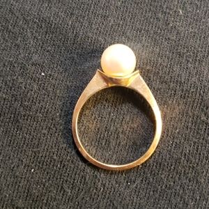 10K Gold & Pearl ring